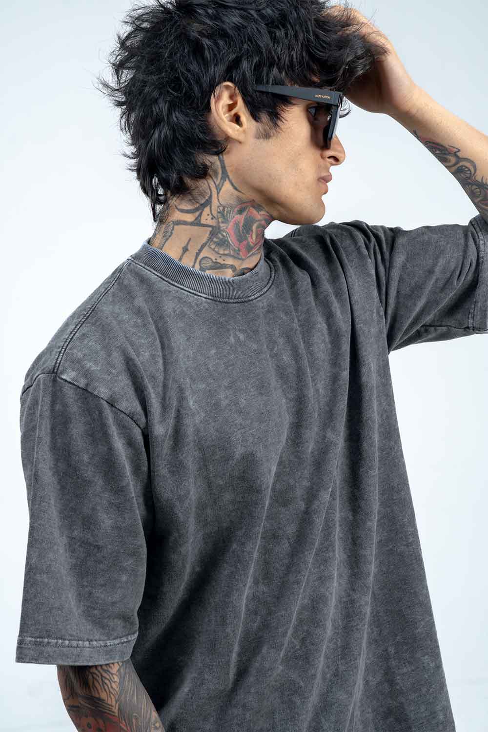 Black Acid Wash Oversize Solid T-shirt For Men - Echolope