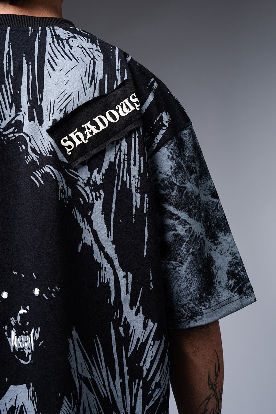 Shadows Oversized Graphic T-Shirt - Echolope