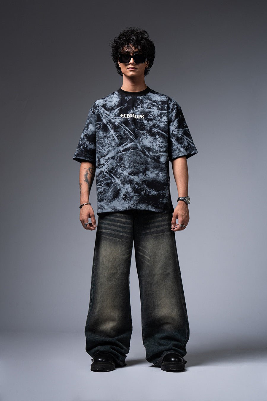 Shadows Oversized Graphic T-Shirt - Echolope