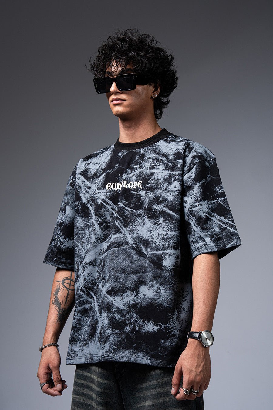 Shadows Oversized Graphic T-Shirt - Echolope