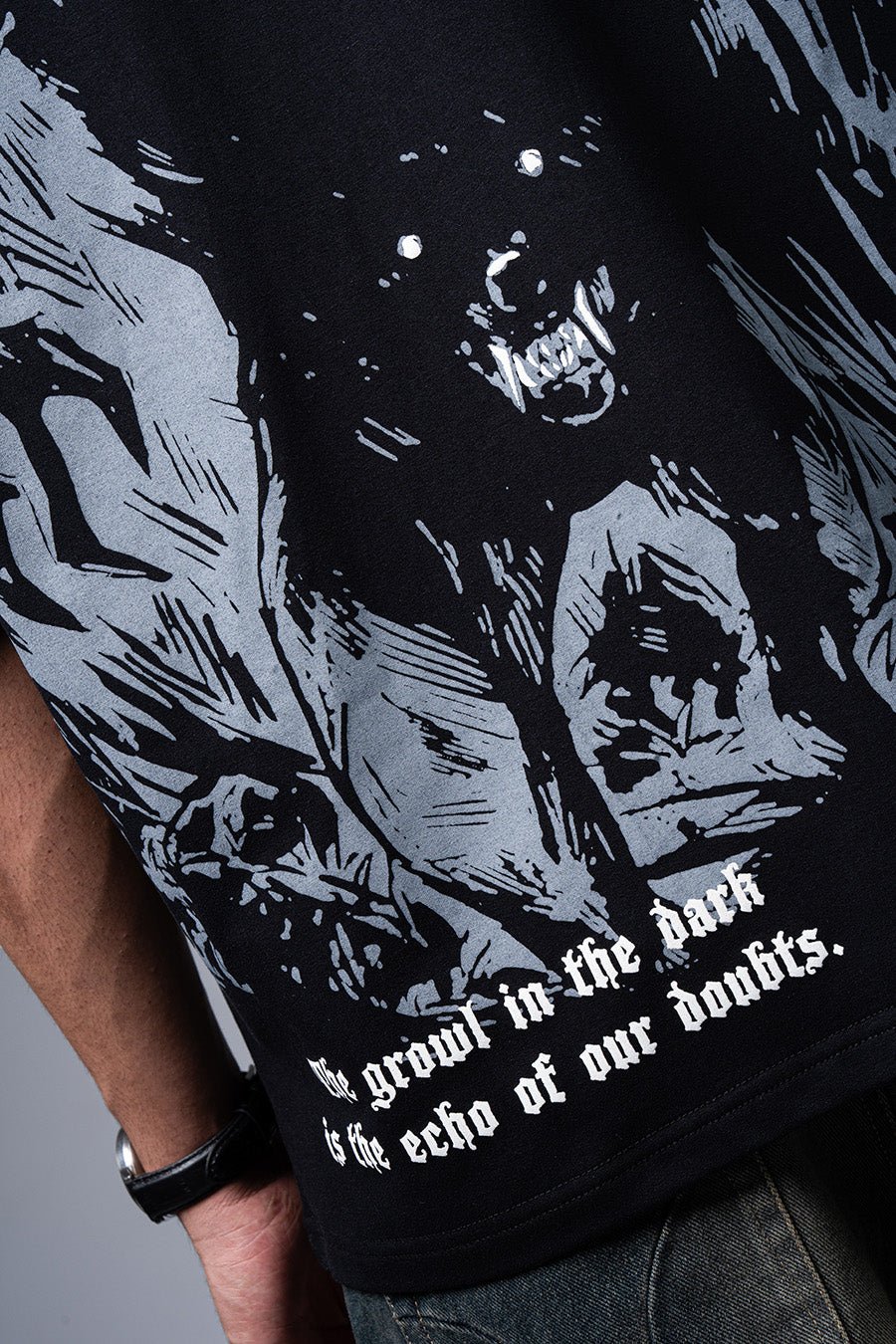 Shadows Oversized Graphic T-Shirt - Echolope