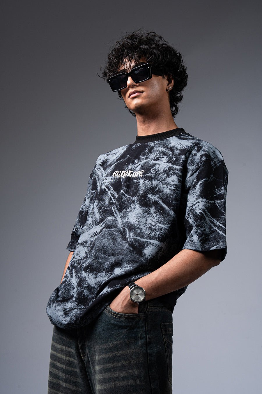 Shadows Oversized Graphic T-Shirt - Echolope